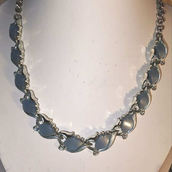 Silvery and Blue Thermoset Necklace  Matching Clip Earrings Excellent Condition - Picture 4 of 10